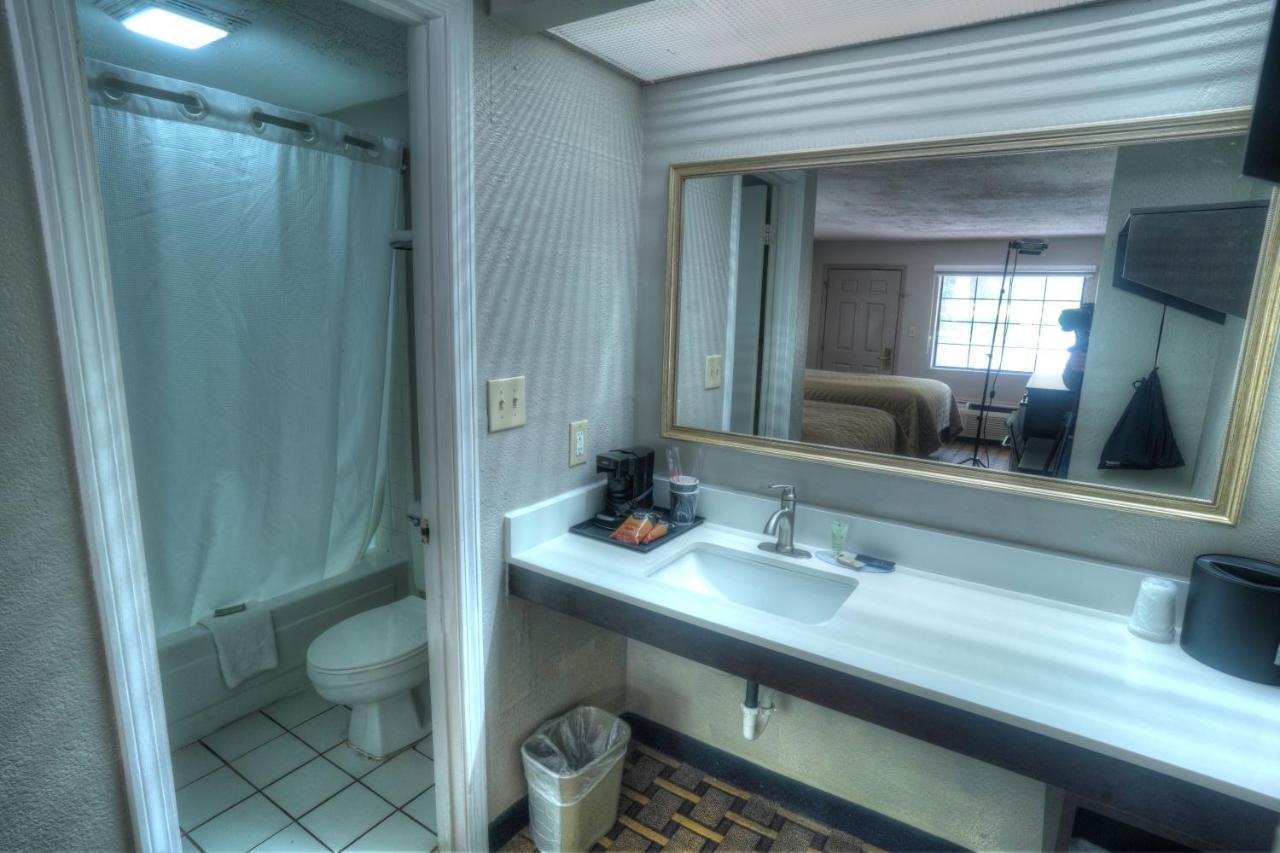 Amerivu Inn & Suites - Helen - Downtown 외부 사진